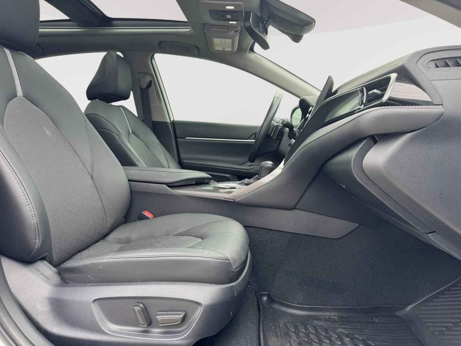 Used 2023 Wind Chill Pearl Toyota XSE image 18