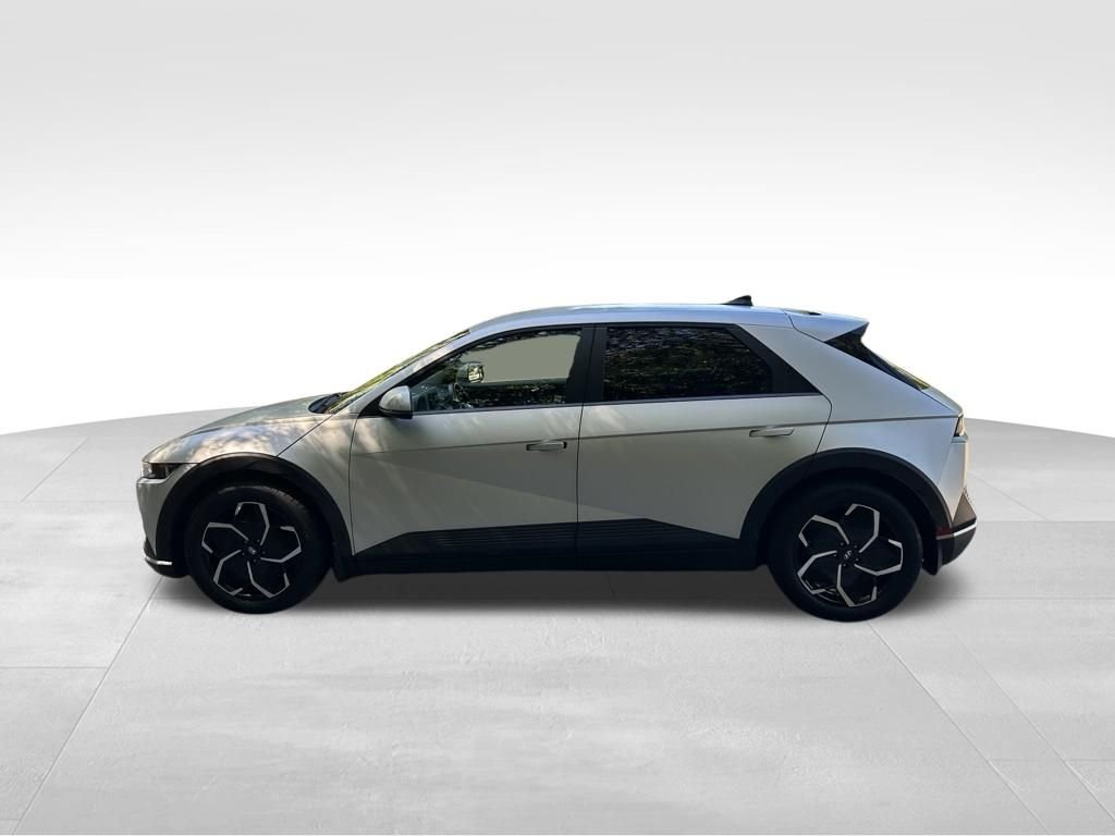 Used 2023 Gold Hyundai SEL image 2