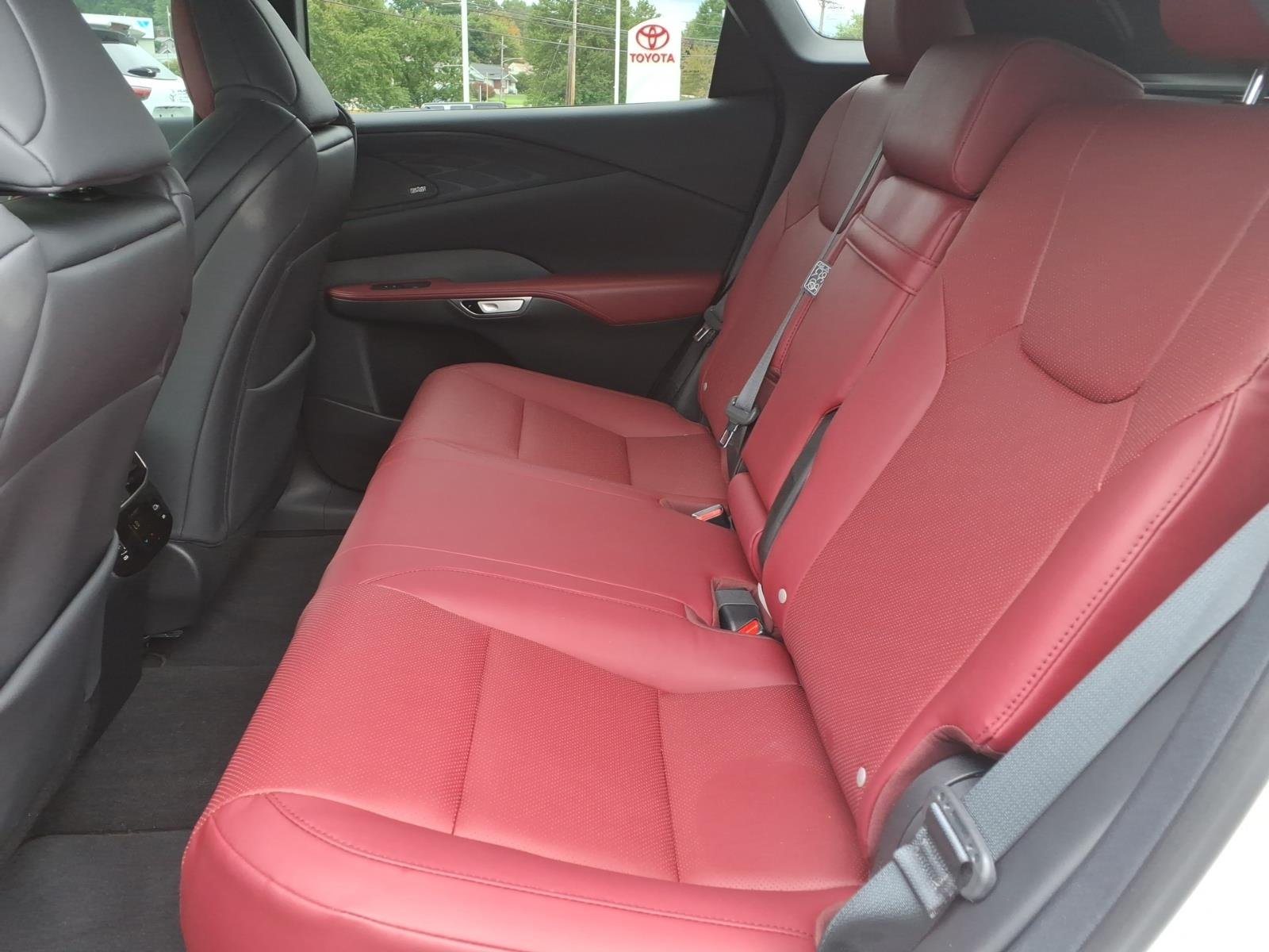 Used 2024 Ultra White Lexus F SPORT Handling image 13