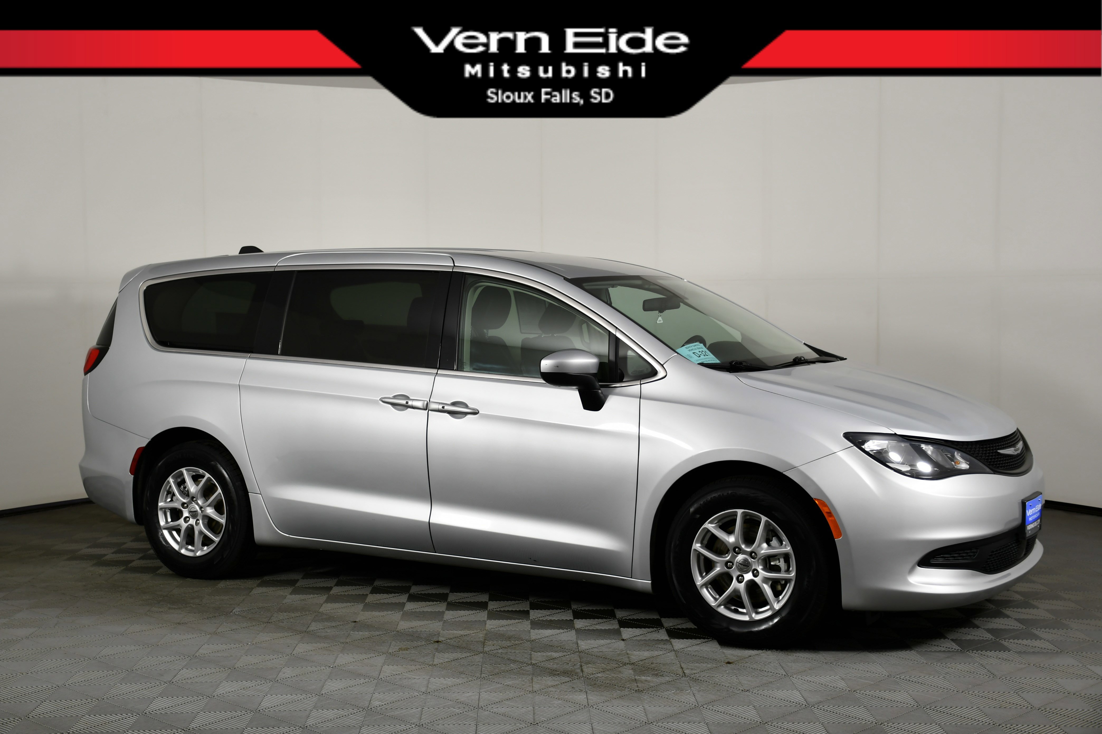 2022 Chrysler Voyager LX