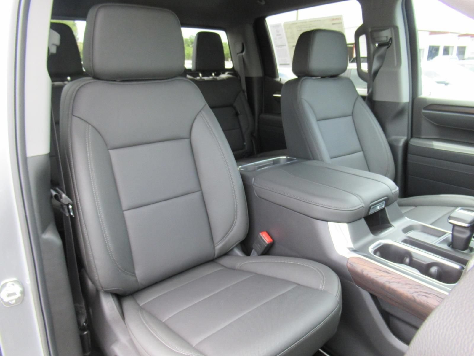2026 GMC Sierra 1500 SLT - Photo 9