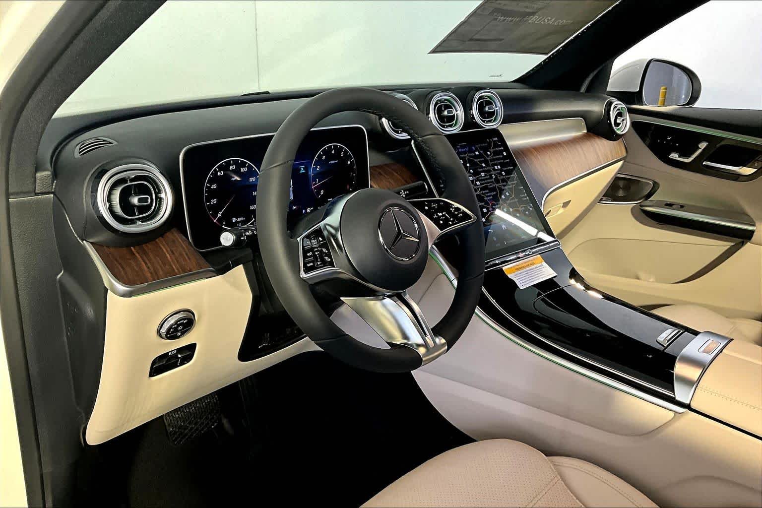 New 2026 Polar White Mercedes-Benz GLC 300 image 9