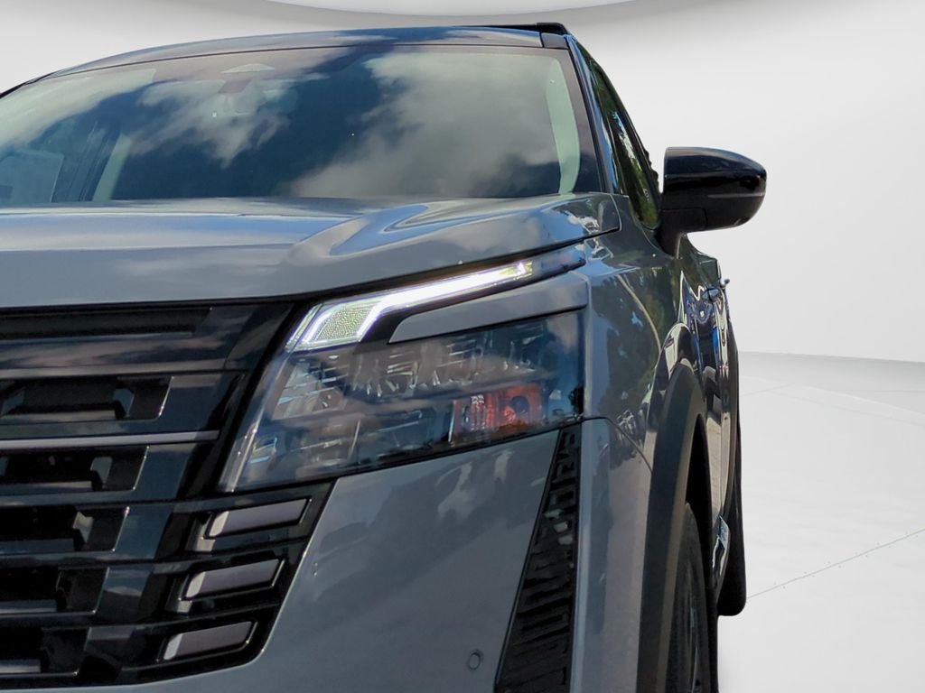 New 2026 Boulder Gray Pearl / Super Black Two-tone Nissan Platinum image 25