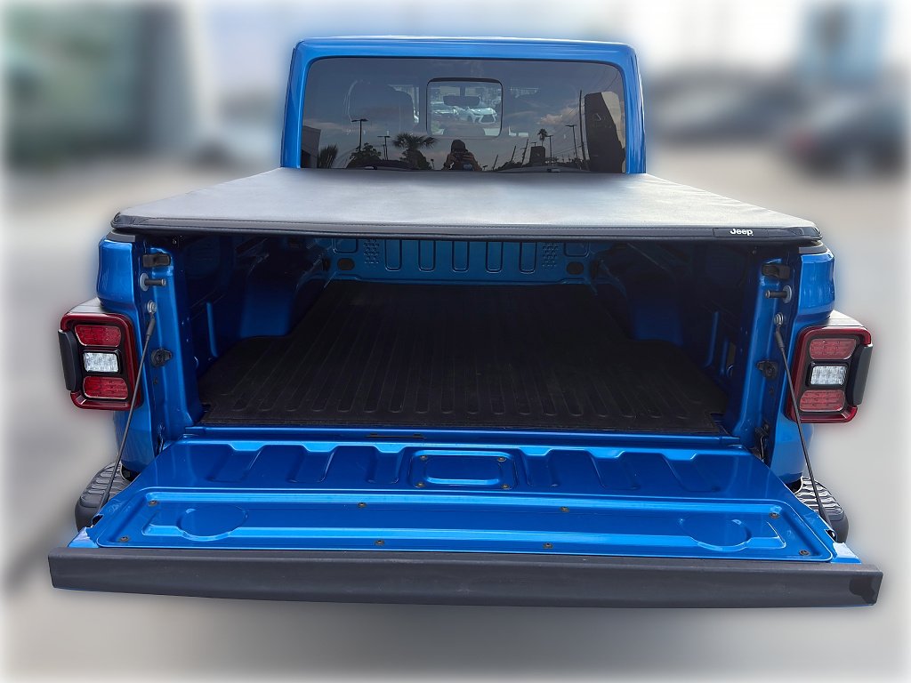 Used 2022 Hydro Blue Pearl Coat Jeep Rubicon image 8