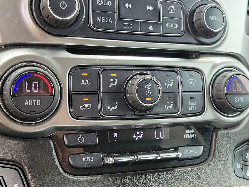 Used 2018 SILVER ICE METALLIC Chevrolet Premier image 32