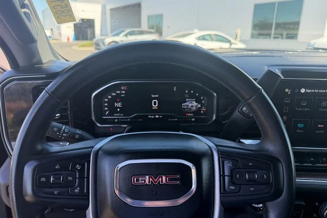 Used 2025 Onyx Black GMC Elevation image 16