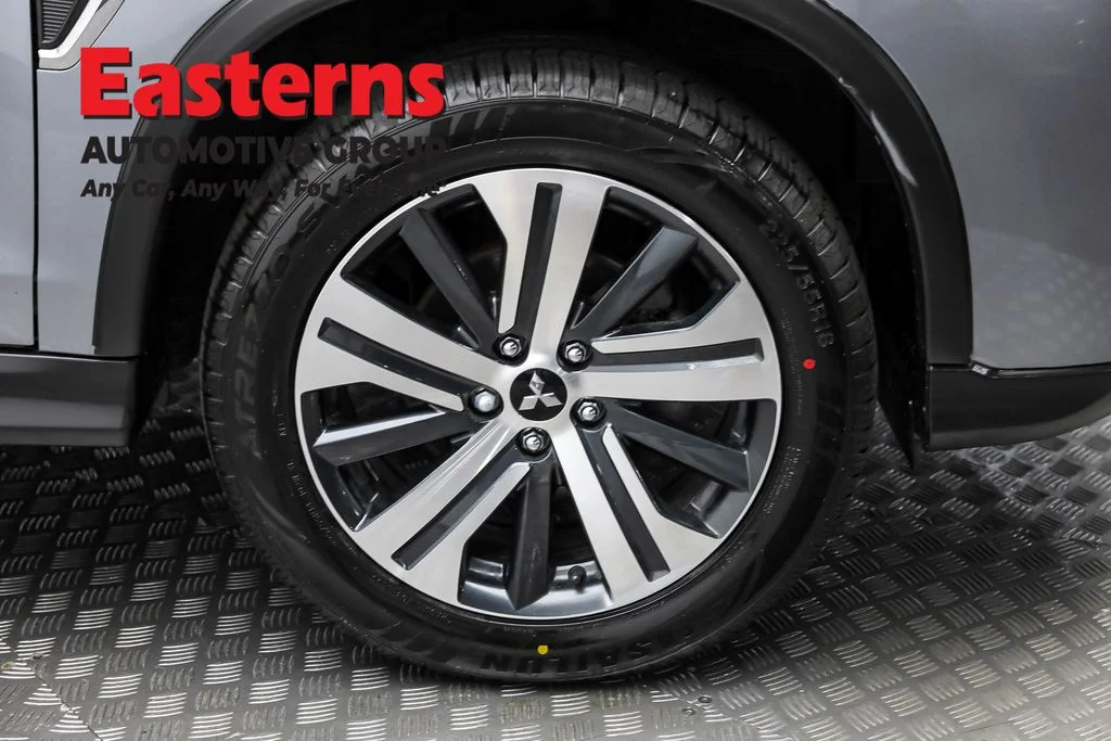 Used 2023 Gray Mitsubishi 2.0 SE image 30