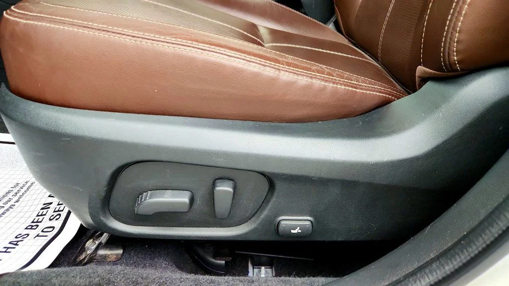 Used 2018 Crystal White Pearl Subaru 2.5i Touring CVT image 11