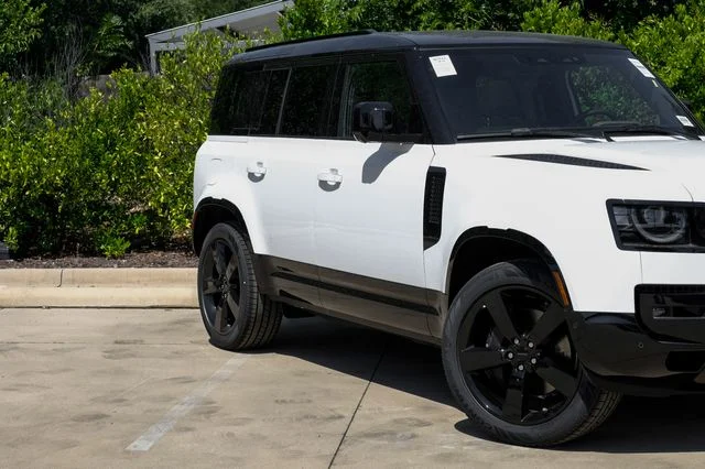 New 2026 White Land Rover X-Dynamic SE image 8