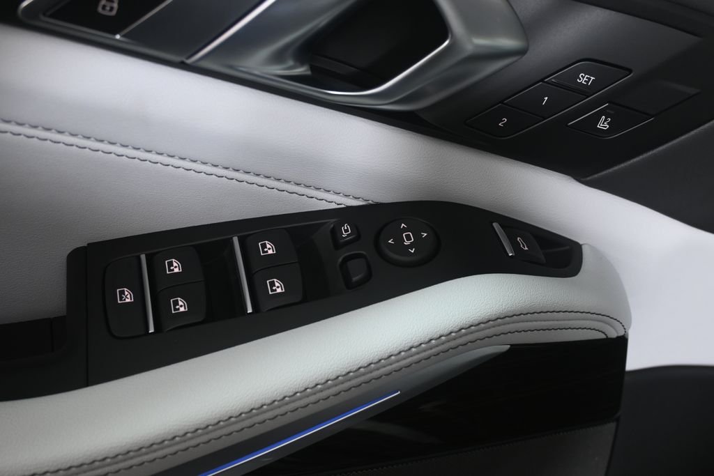 New 2026 Black Sapphire Metallic BMW xDrive50e image 28