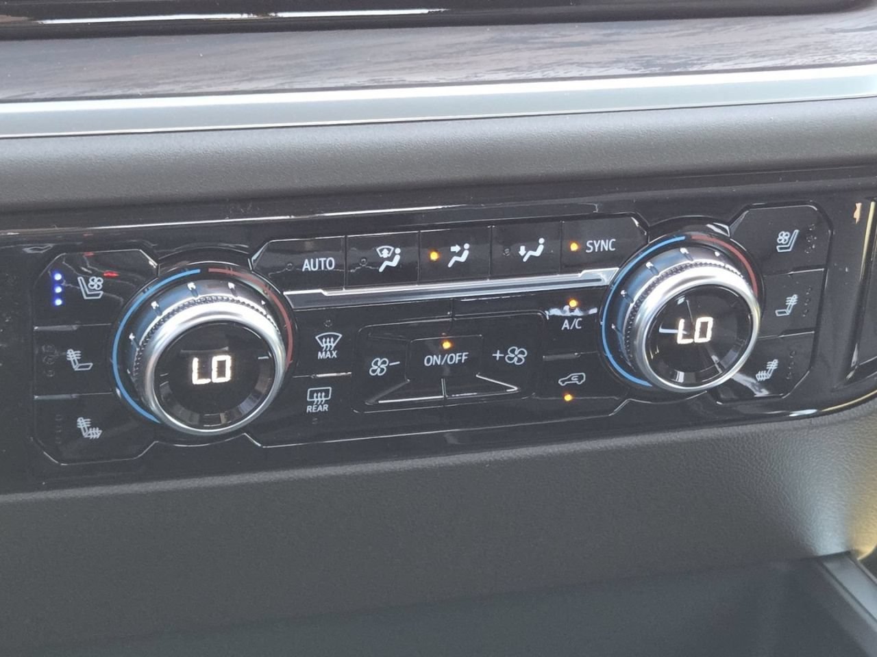 2026 GMC Sierra 1500 SLT - Photo 33
