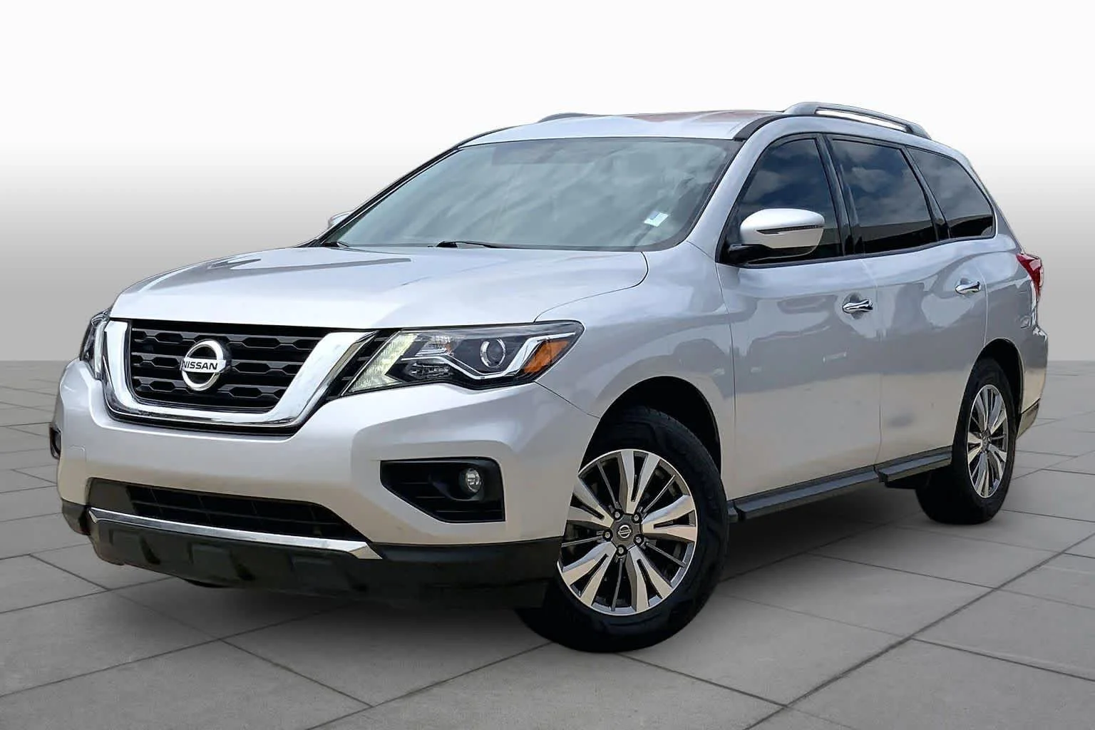 2019 Nissan Pathfinder SV 2WD's photo