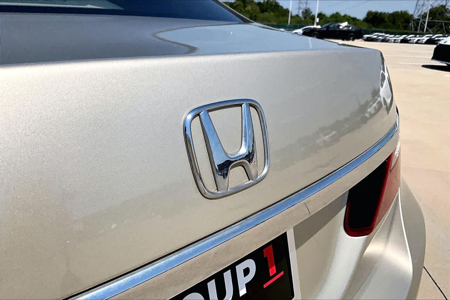 Used 2016 Champagne Frost Pearl Honda EX image 31