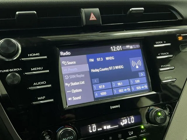 2020 Toyota Camry LE - Photo 14