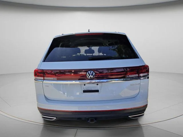 Used 2024 White Volkswagen 2.0T SE w/Technology image 5