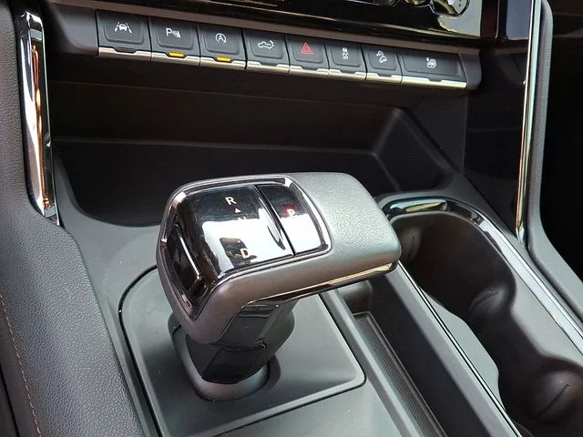 Used 2022 Red GMC AT4 image 15