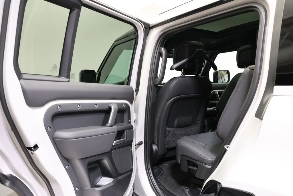 2026 Land Rover Defender X-Dynamic SE - Photo 34