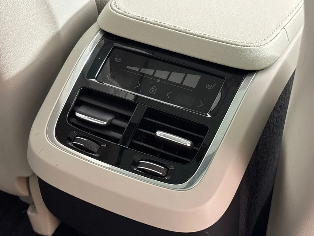 Certified Used 2025 Crystal White Volvo Plus image 21