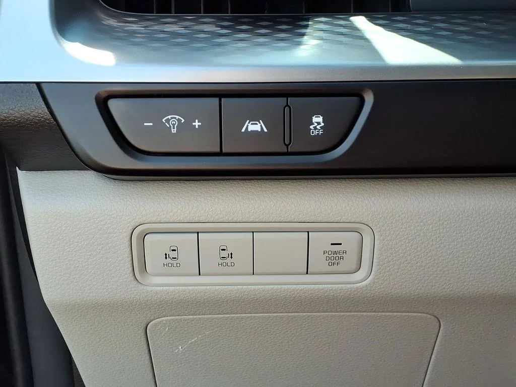 Used 2023 Blue Kia LX Seat Package image 27