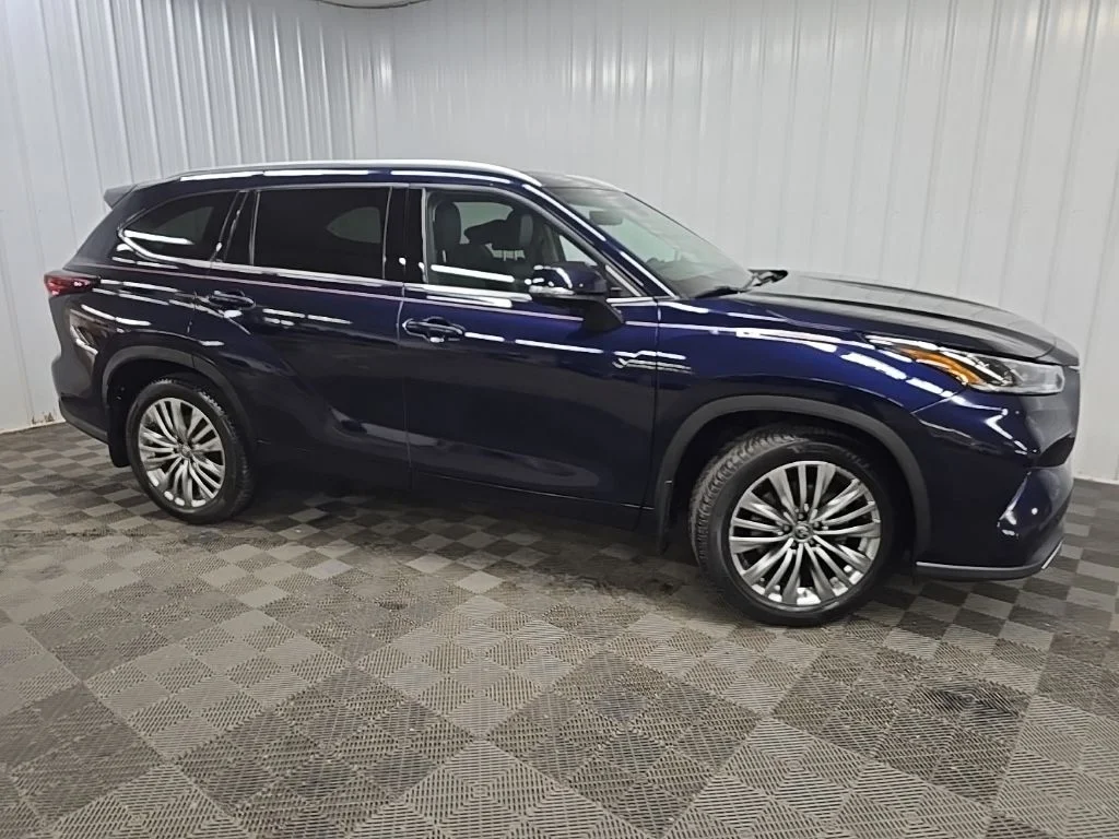 Used 2024  Toyota Platinum image 1