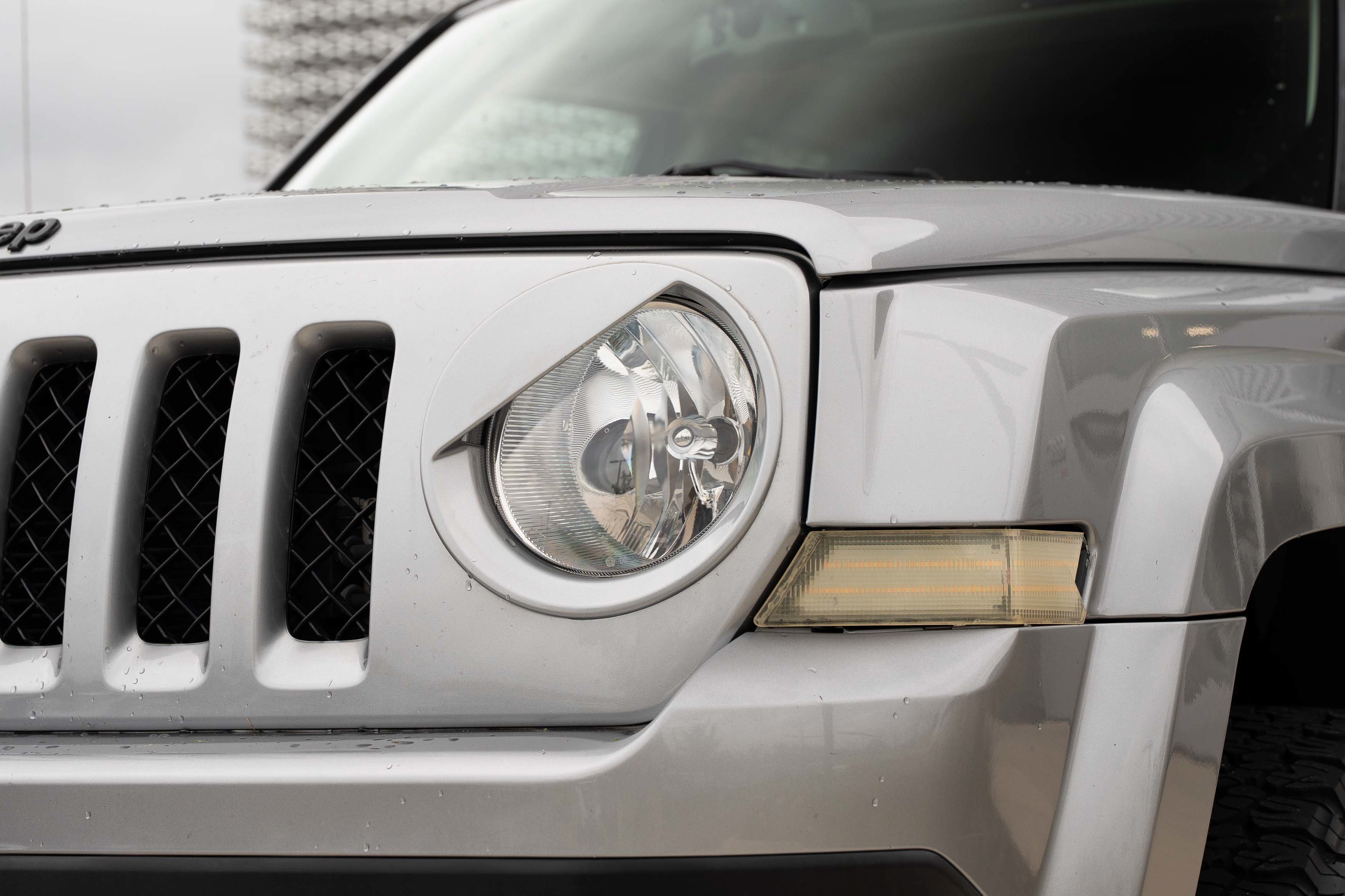 Used 2017 Billet Silver Metallic Clearcoat Jeep High Altitude image 28