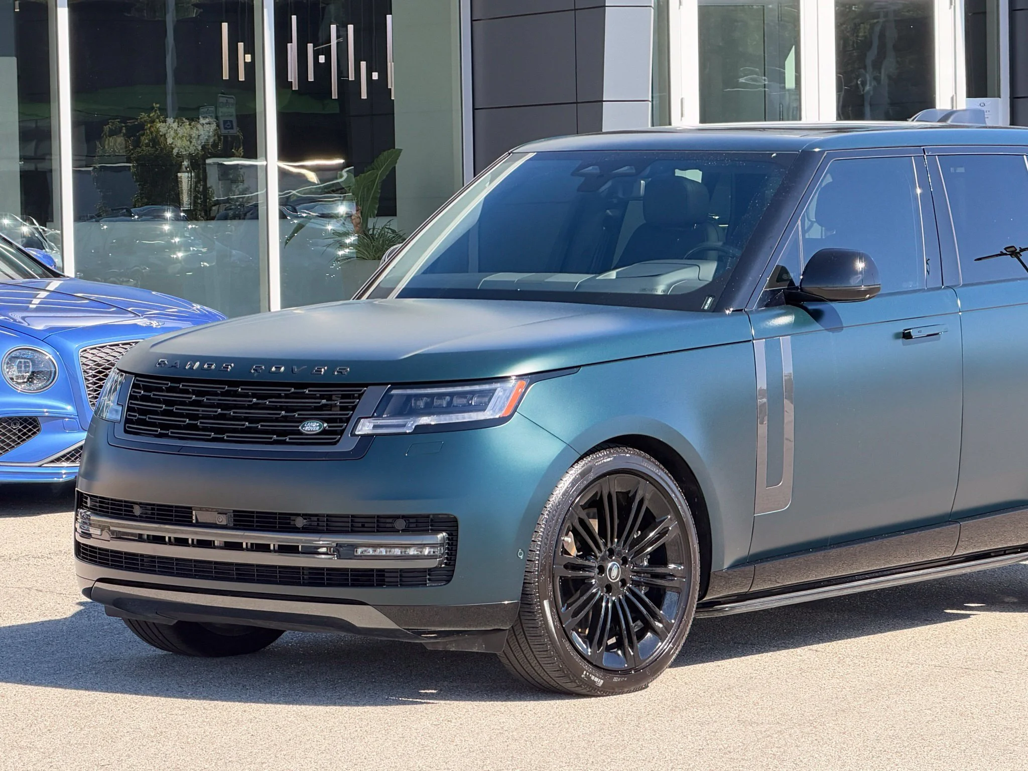 Used 2025 Green Land Rover SE image 13