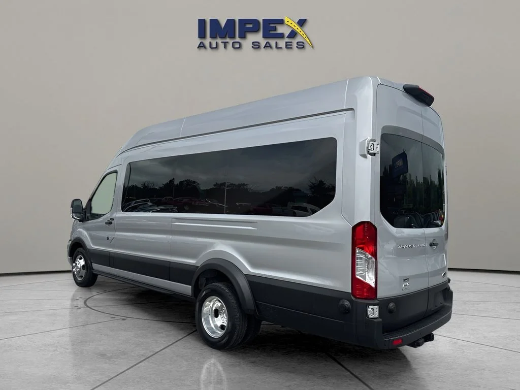 Used 2024 Silver Ford Base image 3