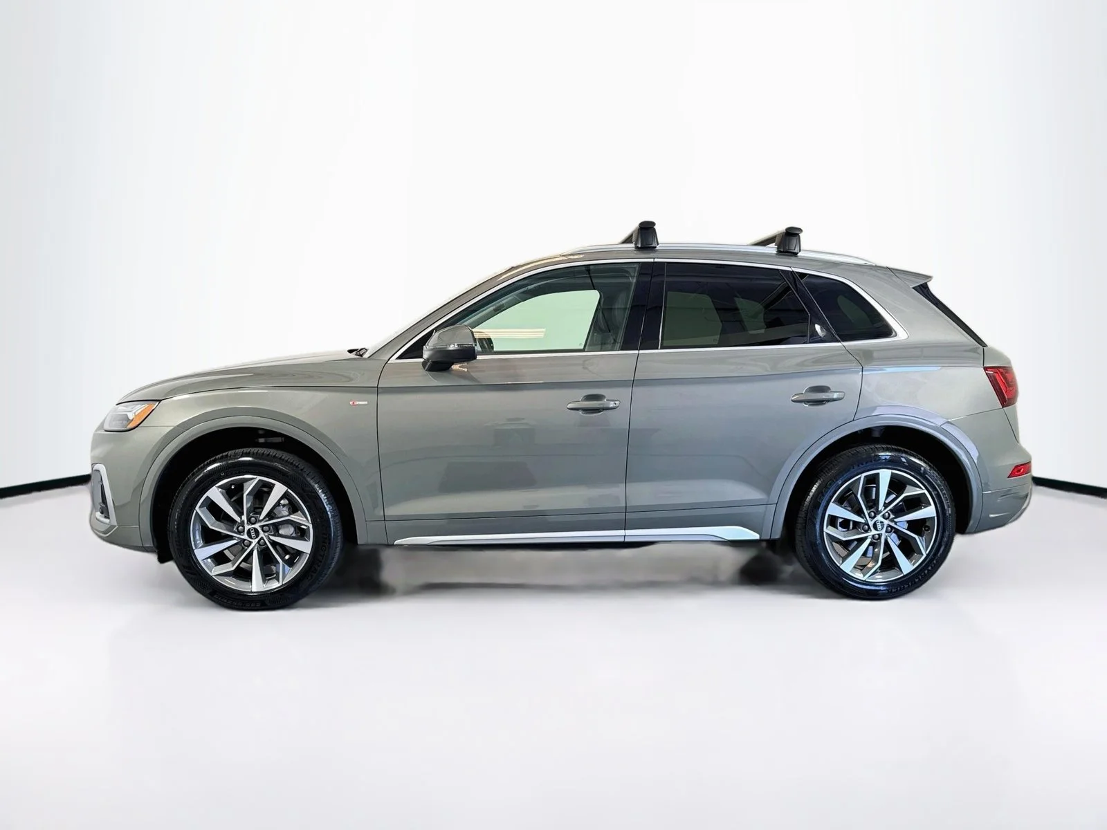 Used 2023 Daytona Gray Pearl Effect Audi S line Premium Plus image 4
