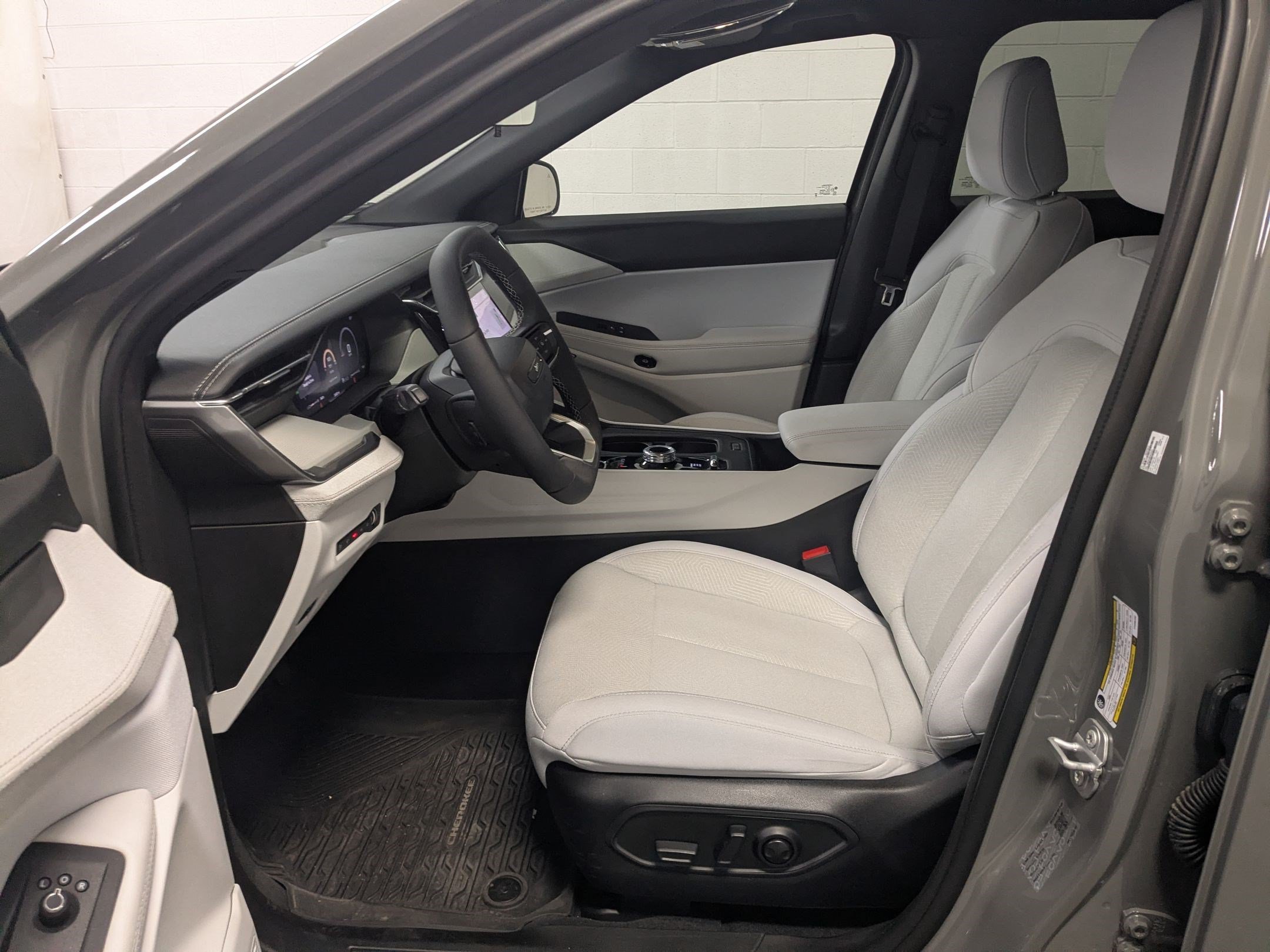 New 2026 Sting-Gray Clearcoat Jeep Laredo image 16