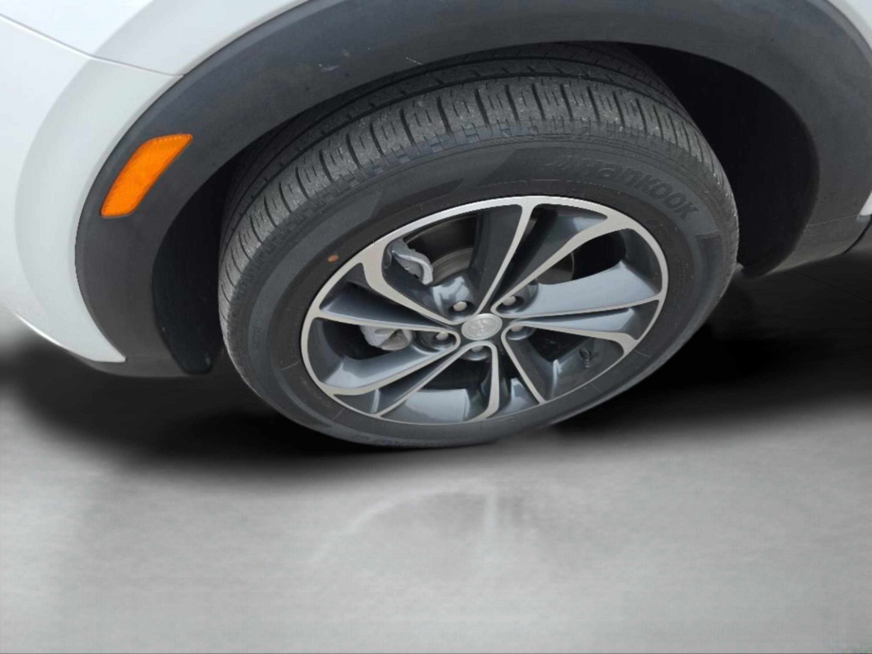 Used 2022 Summit White Buick Select image 14