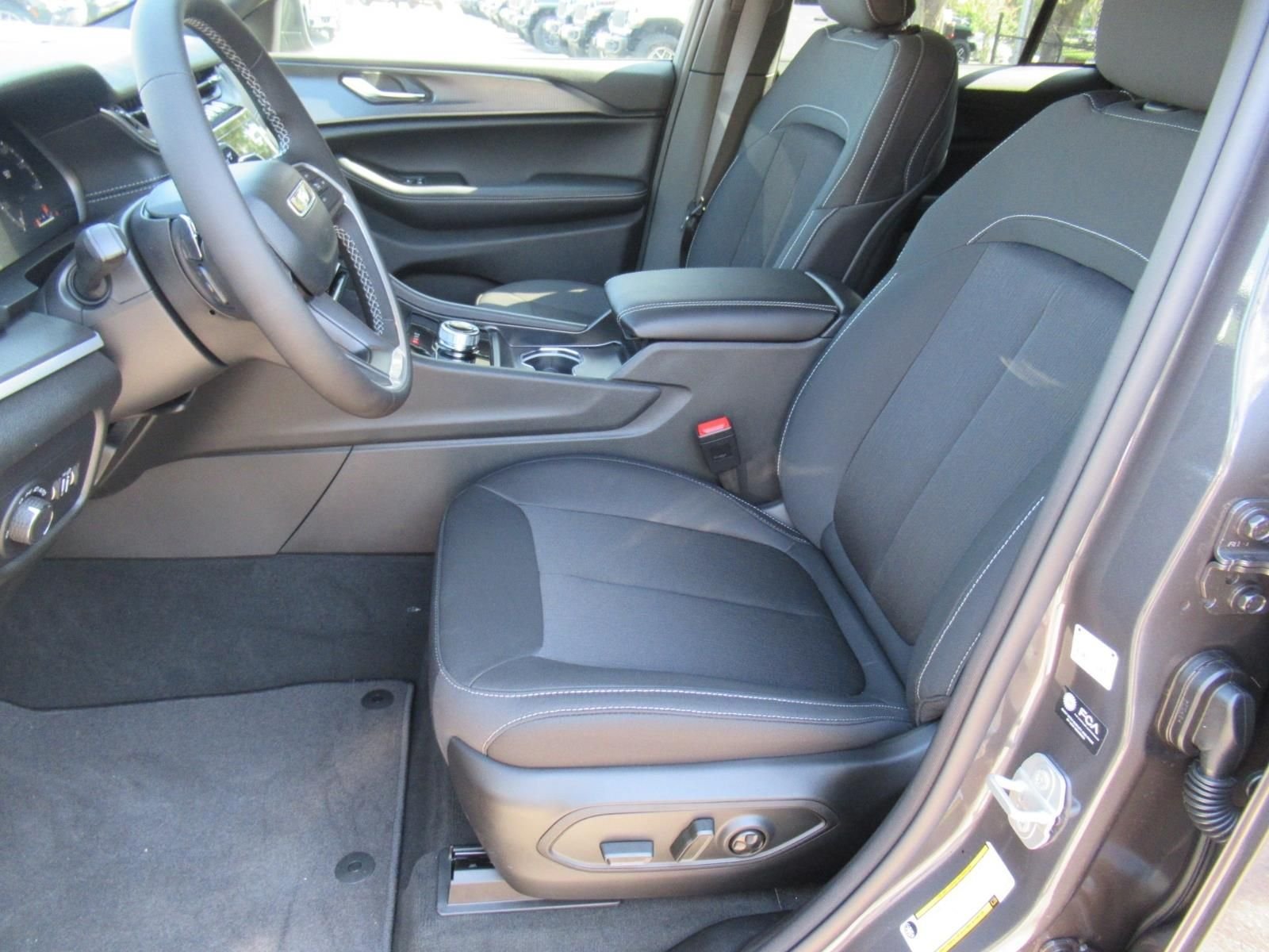 New 2026 Baltic Gray Metallic Clear-Coat Exterior Paint Jeep Laredo image 16