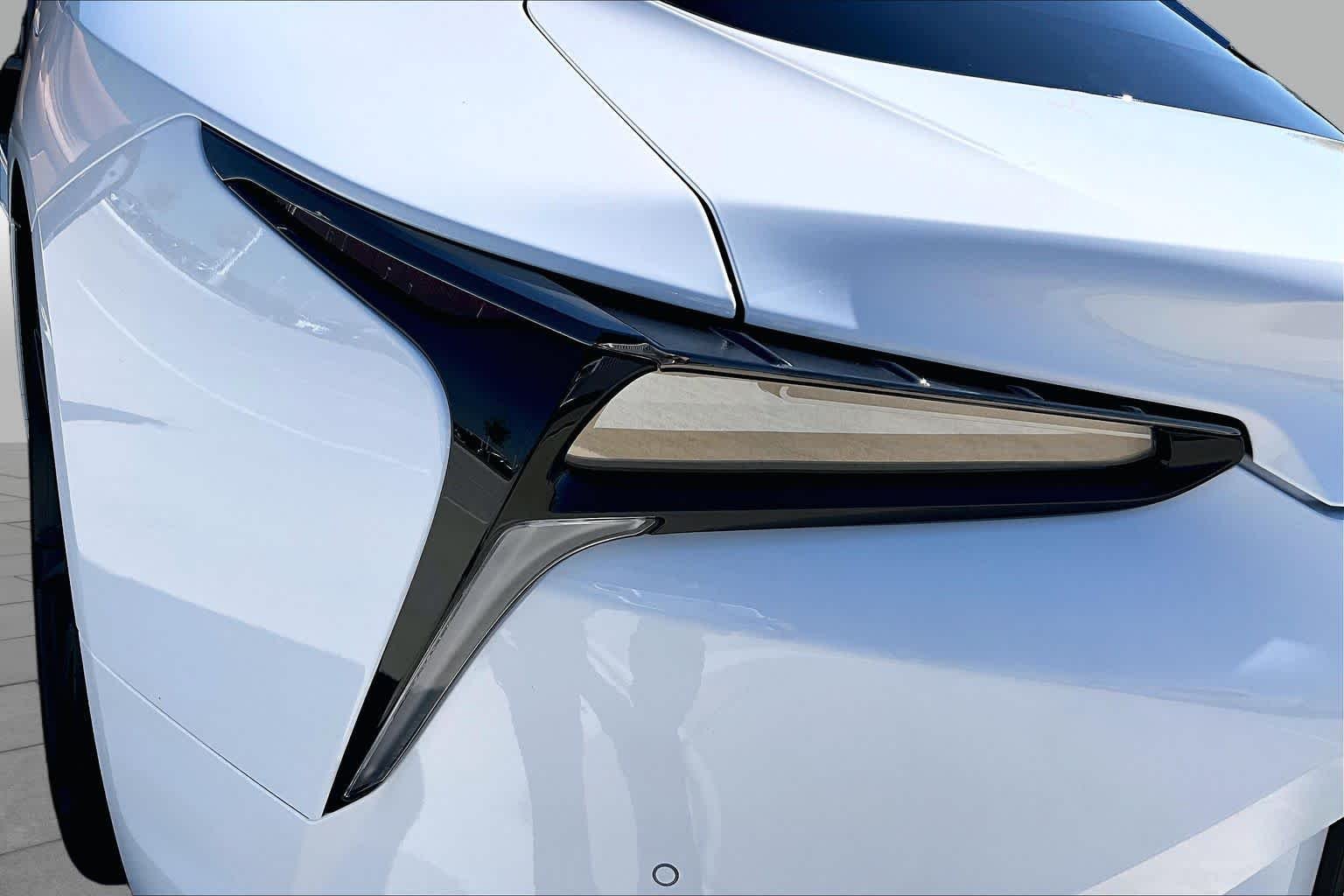 Used 2024 Ultra White Lexus  image 25