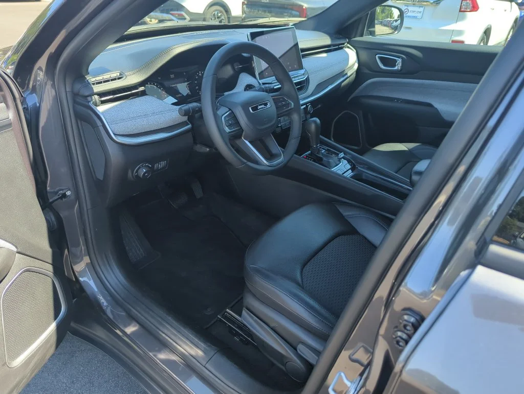 Used 2024 Gray Jeep Latitude image 11