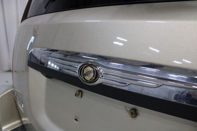 Used 2010 Gold Chrysler Touring image 28
