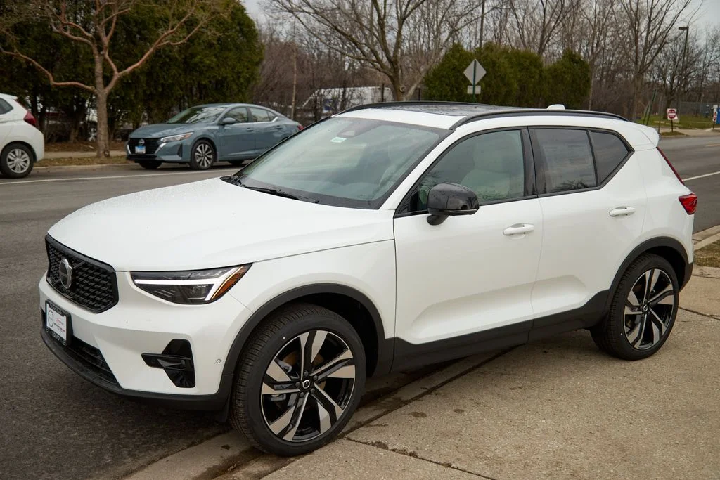 New 2026 Crystal White Volvo Plus image 6