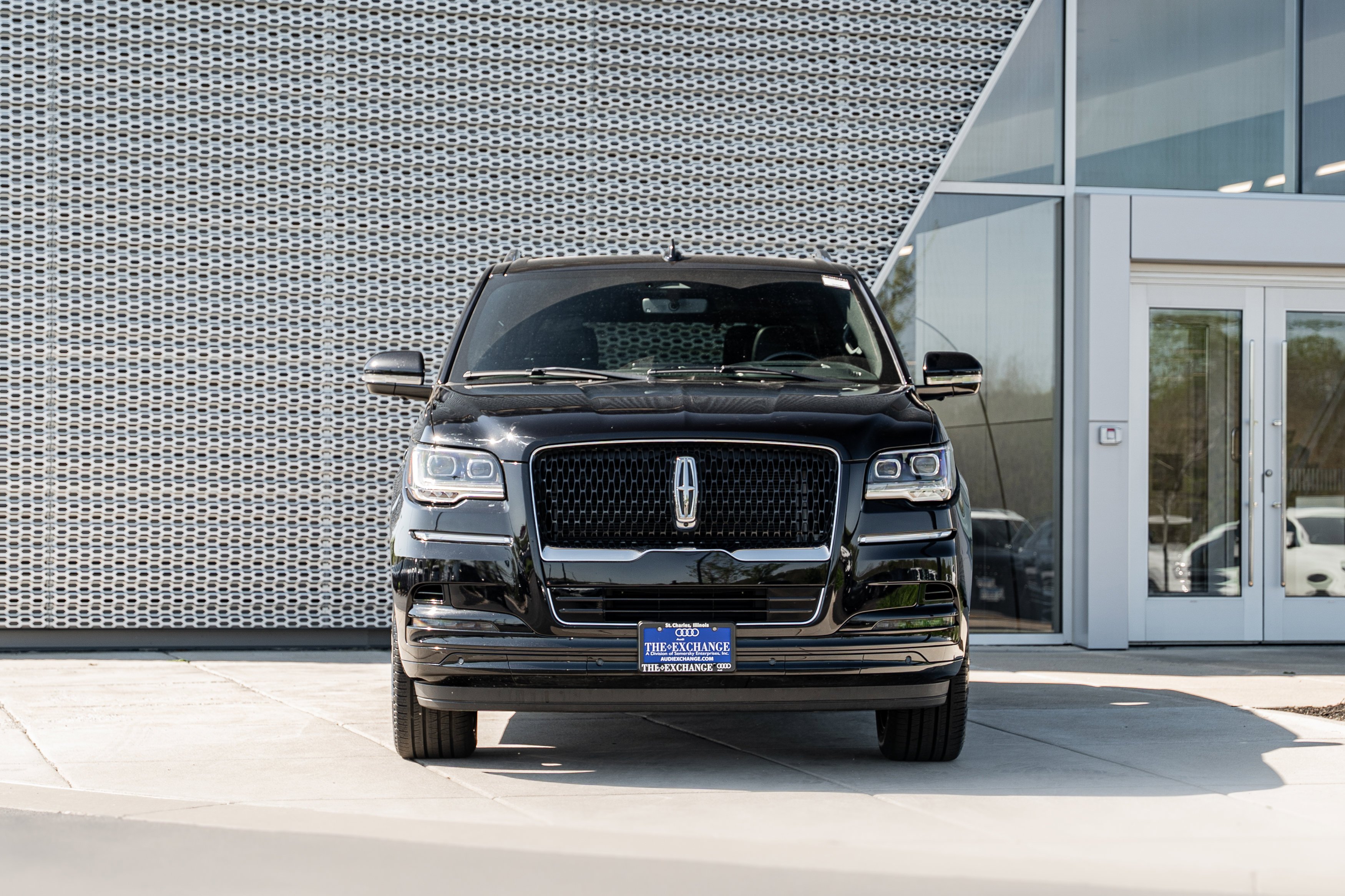Used 2024 Infinite Black Metallic Clearcoat Lincoln Reserve image 37
