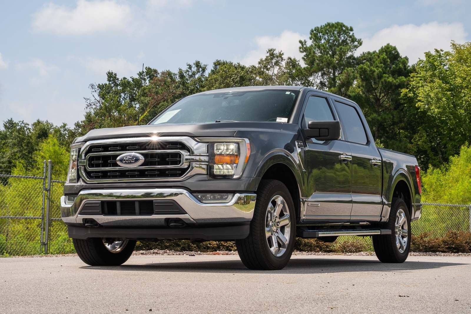 Used 2023 Gray Ford XLT image 3
