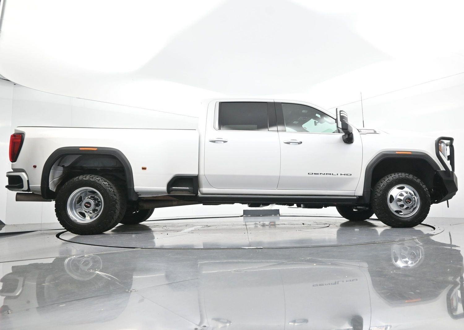 Used 2022 White Frost Tricoat GMC Denali image 55