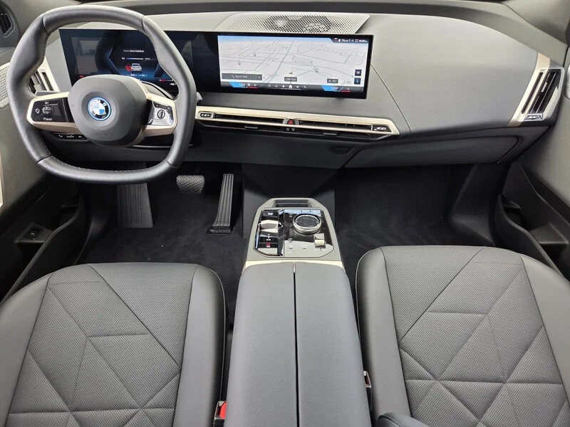 Used 2024 White Metallic BMW M60 SPORTS ACTIVITY VEHICLE image 13