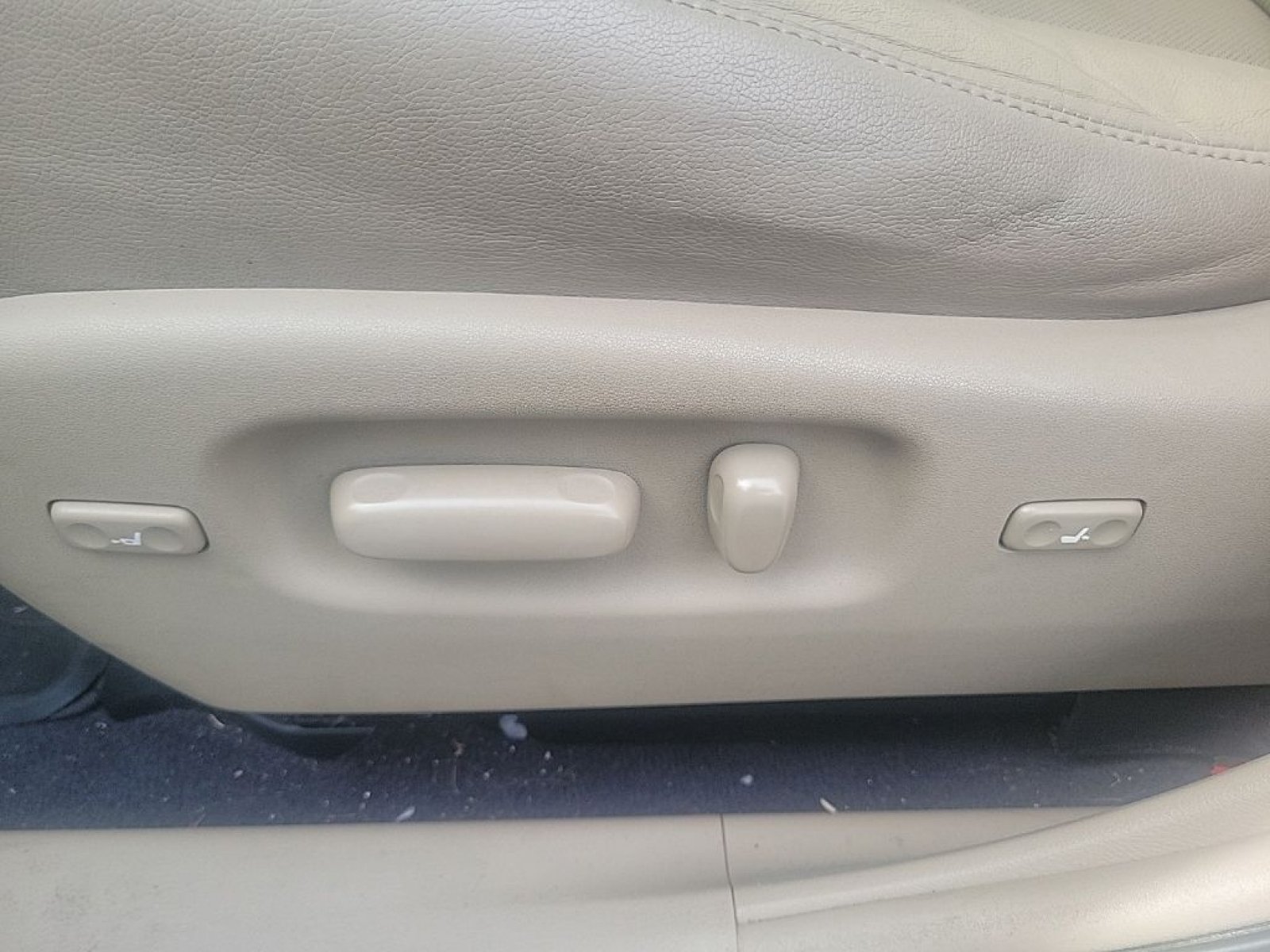 Used 2013 Black Toyota Limited image 19