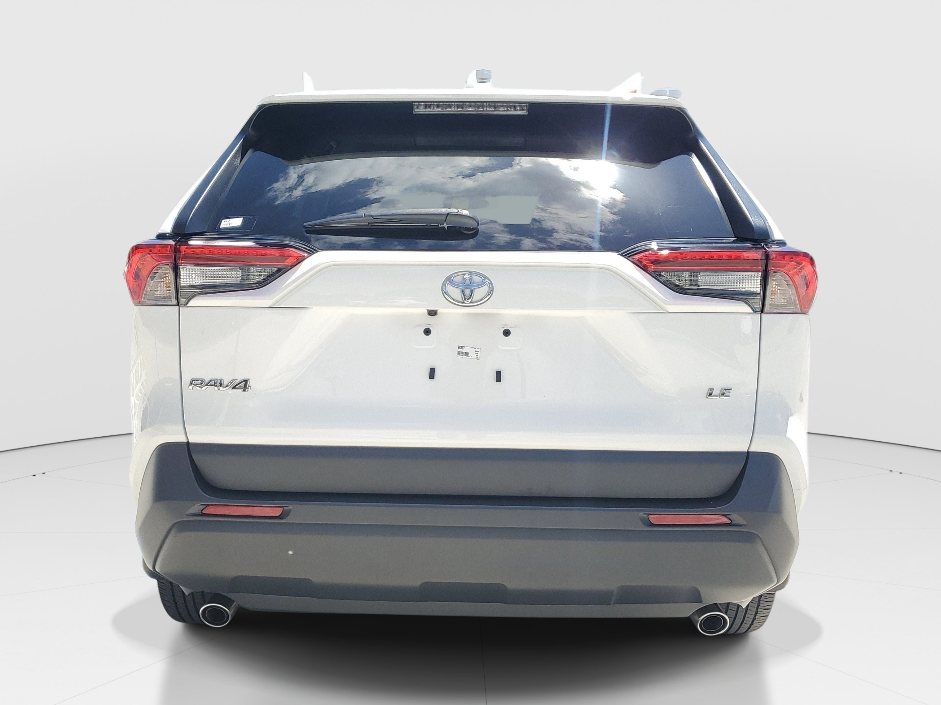 Used 2024 Ice Toyota LE image 5