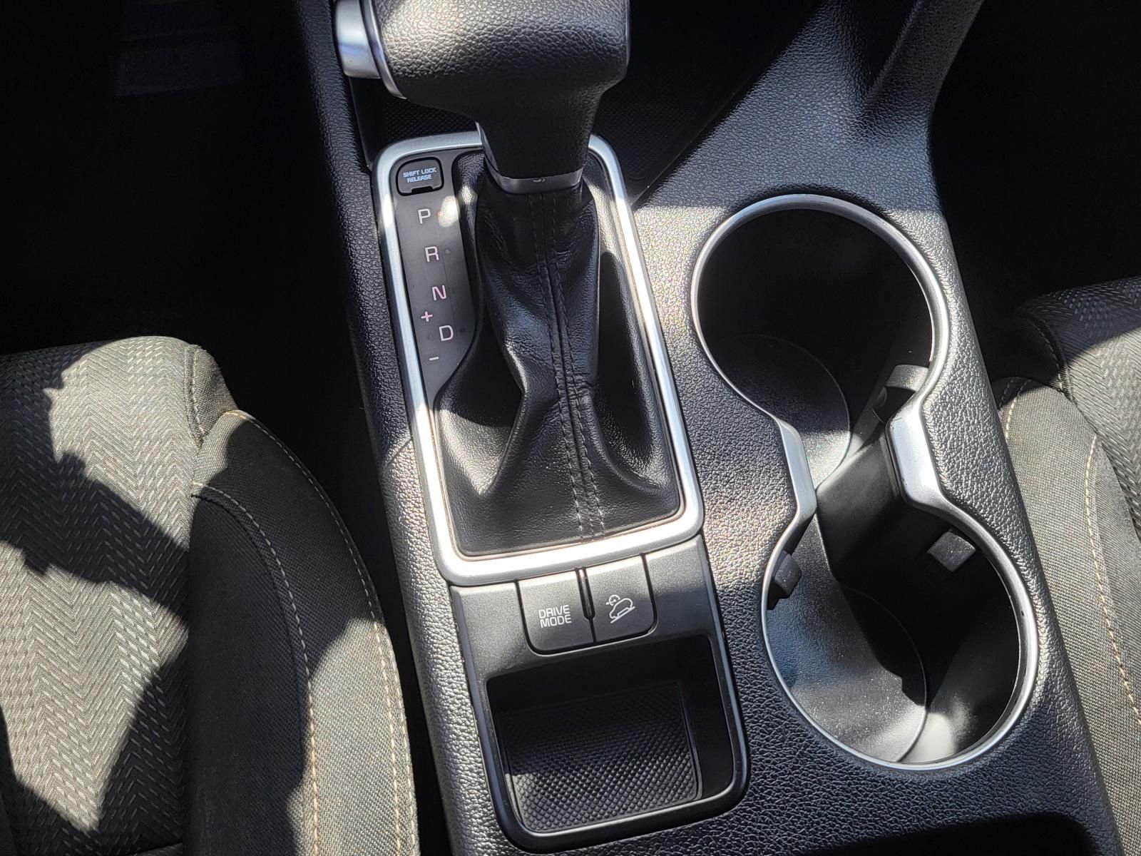 Used 2021 Sparkling Silver Kia LX image 24