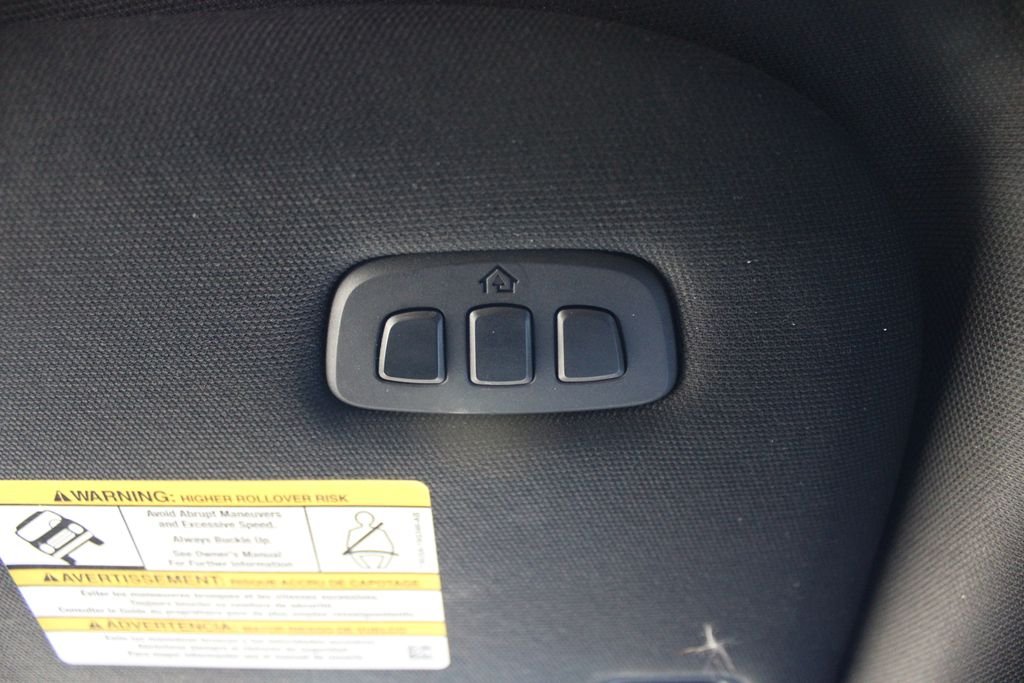 Used 2023  Ford Lariat image 39