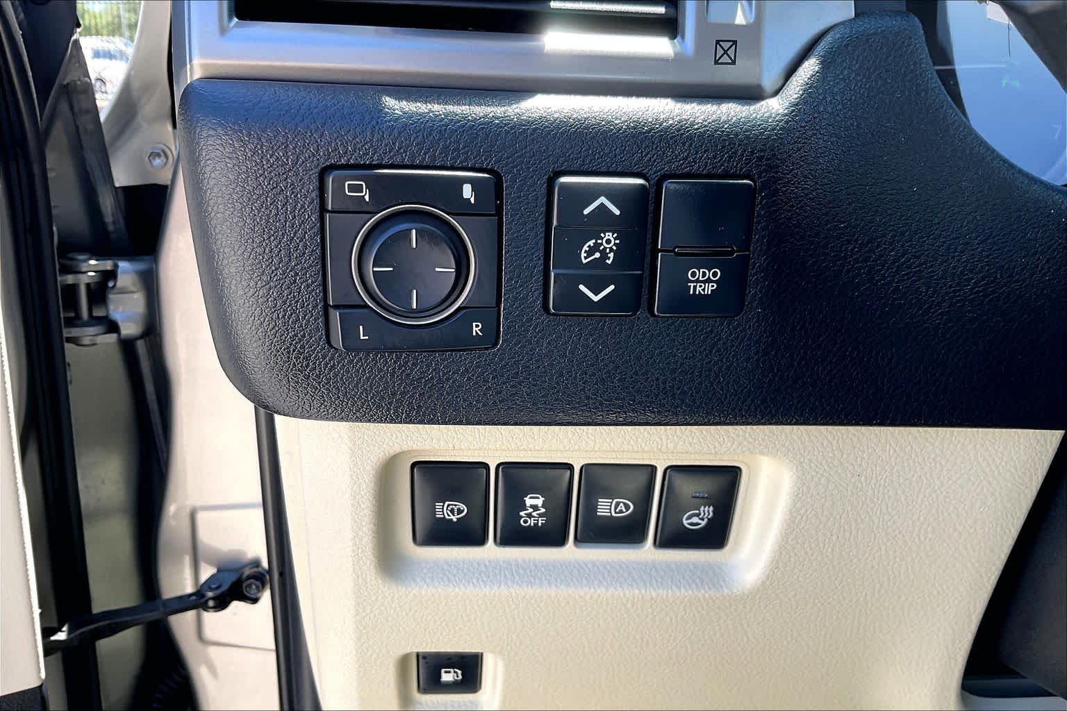 Used 2023 Atomic Silver Lexus Premium image 15