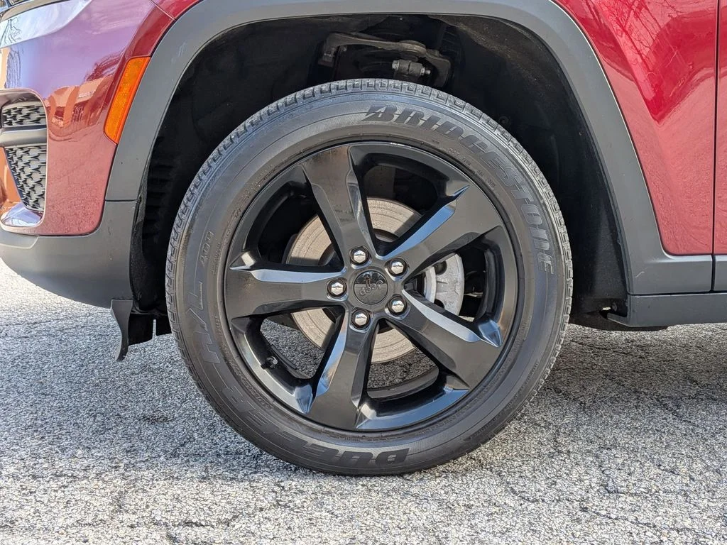 Used 2023 Red Jeep Altitude X image 29