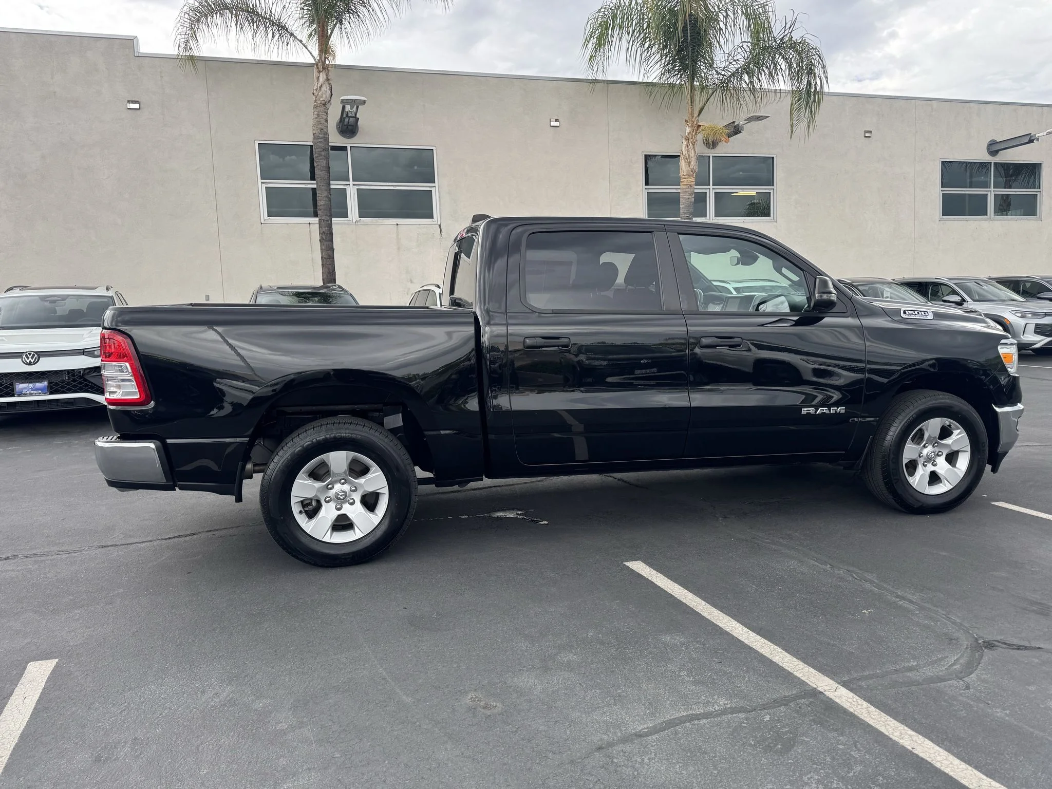 Used 2023 DIAMOND BLACK CRY Ram Big Horn image 9