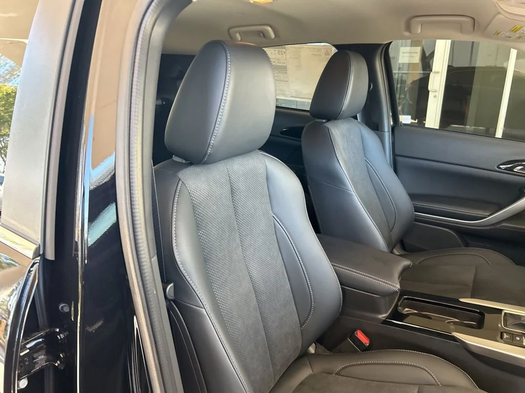 New 2026 Black Mitsubishi SE image 18