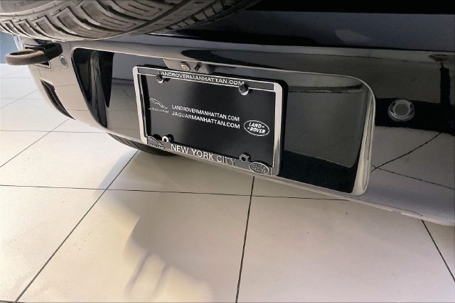 Used 2024 Fuji White Land Rover X-Dynamic SE image 7