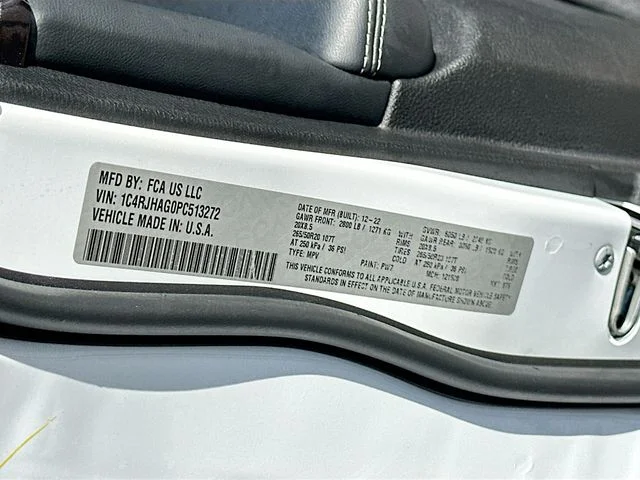 Used 2023 White/off-white Jeep Altitude X image 32