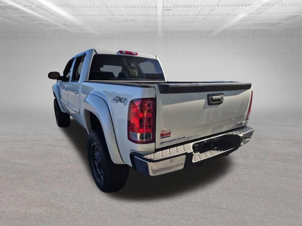 Used 2011 White GMC SLT image 17